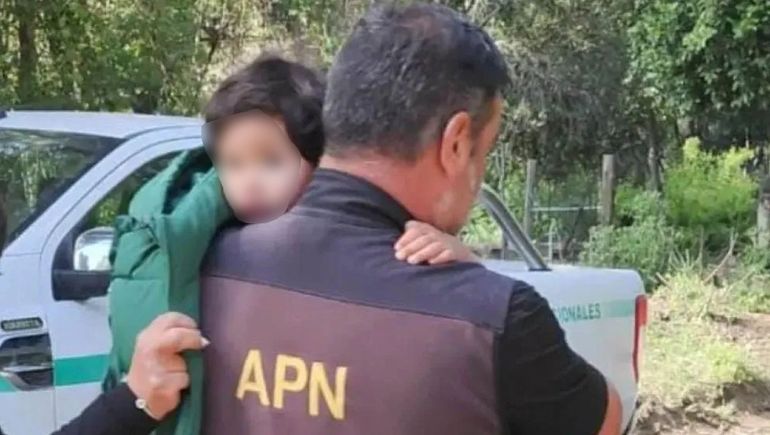 Bautista fue hallado en un bosque cercano a Bariloche. Está en buen estado de salud. La fiscalía investiga como llegó al lugar donde lo encontraron