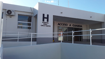La publicación provocó una catarata de comentarios de vecinos de Cinco Saltos que apunta a los malos tratos por parte del personal del Hospital.&nbsp;
