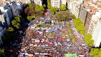 masiva marcha federal para exigirle a javier milei que promulgue la ley de financiamiento universitario