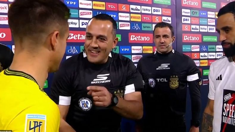 El arbitraje de Fernando Espinoza y la insólita expulsión de Abiel Osorio por simular contra Riestra