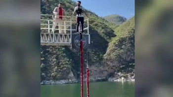 Hacia jumping desde un puente y se le cortó la cuerda