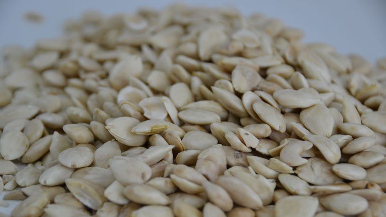 Las almendras peladas y saladas, un boom de Nogallia.