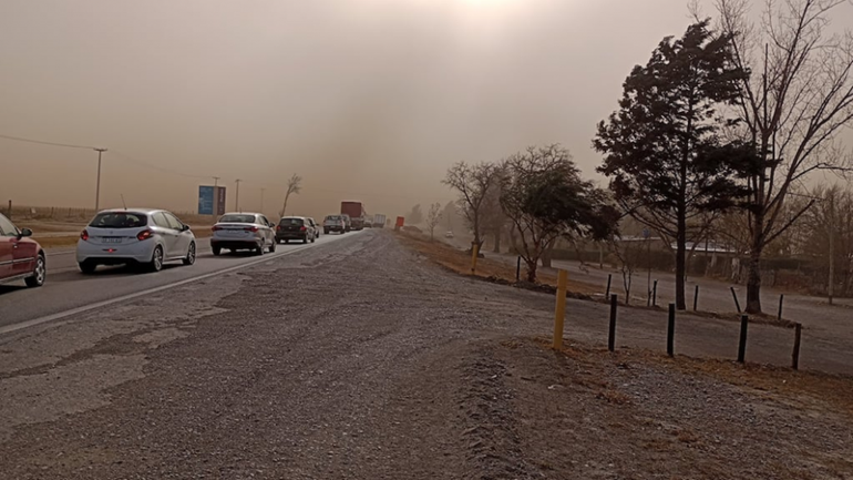 Se esperan fuertes vientos para este lunes en varios sectores.