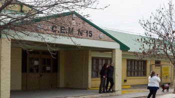 quiso atacar con un cuchillo a un companero en el colegio