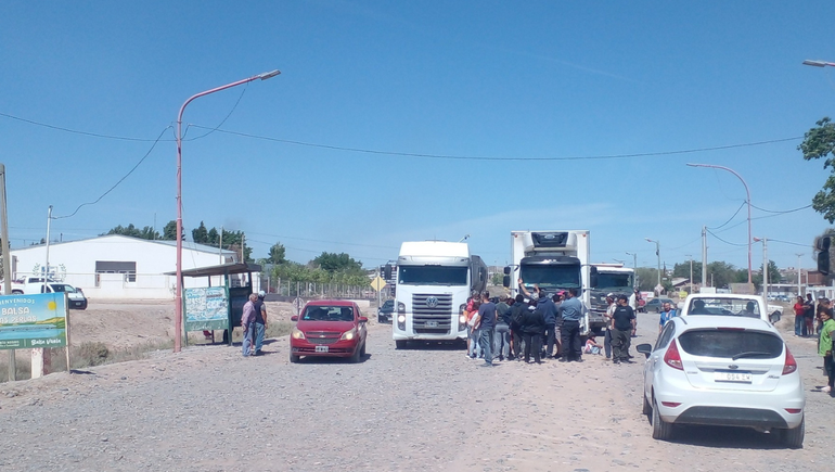 El paso quedará habilitado por completo, una vez que arriben los dos camiones cisternas para proveer de agua potable.
