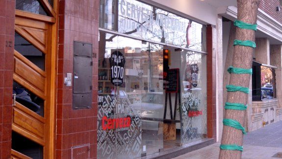 Uno de los comercios que sufrieron su accionar está ubicado en calle Roca.