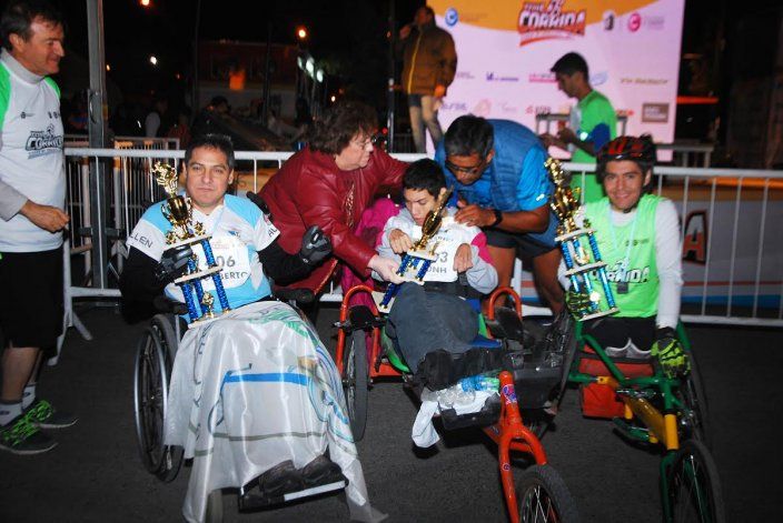 La gente copó las calles durante La Corrida de Cipolletti