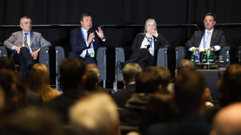 El gobernador Alberto Weretilneck participa de la convención minera más importante del mundo en Canadá.