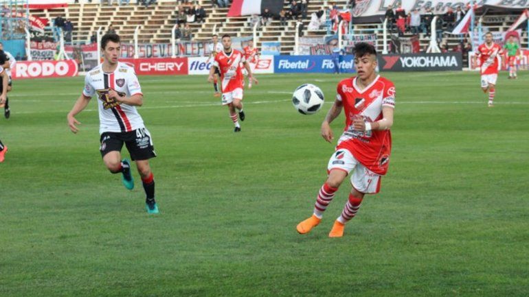Deportivo Maipú goleó en el mismísimo coloso a Chacarita y lo eliminó.