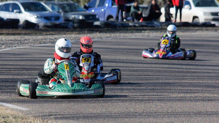 Los kartings levantan el telón de la Endurance