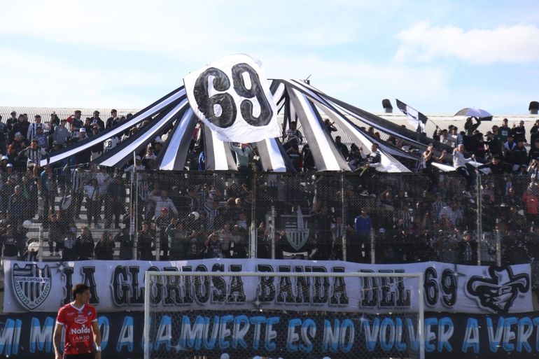 Varios hinchas de Cipolletti fueron sancionados con derecho de admisión.