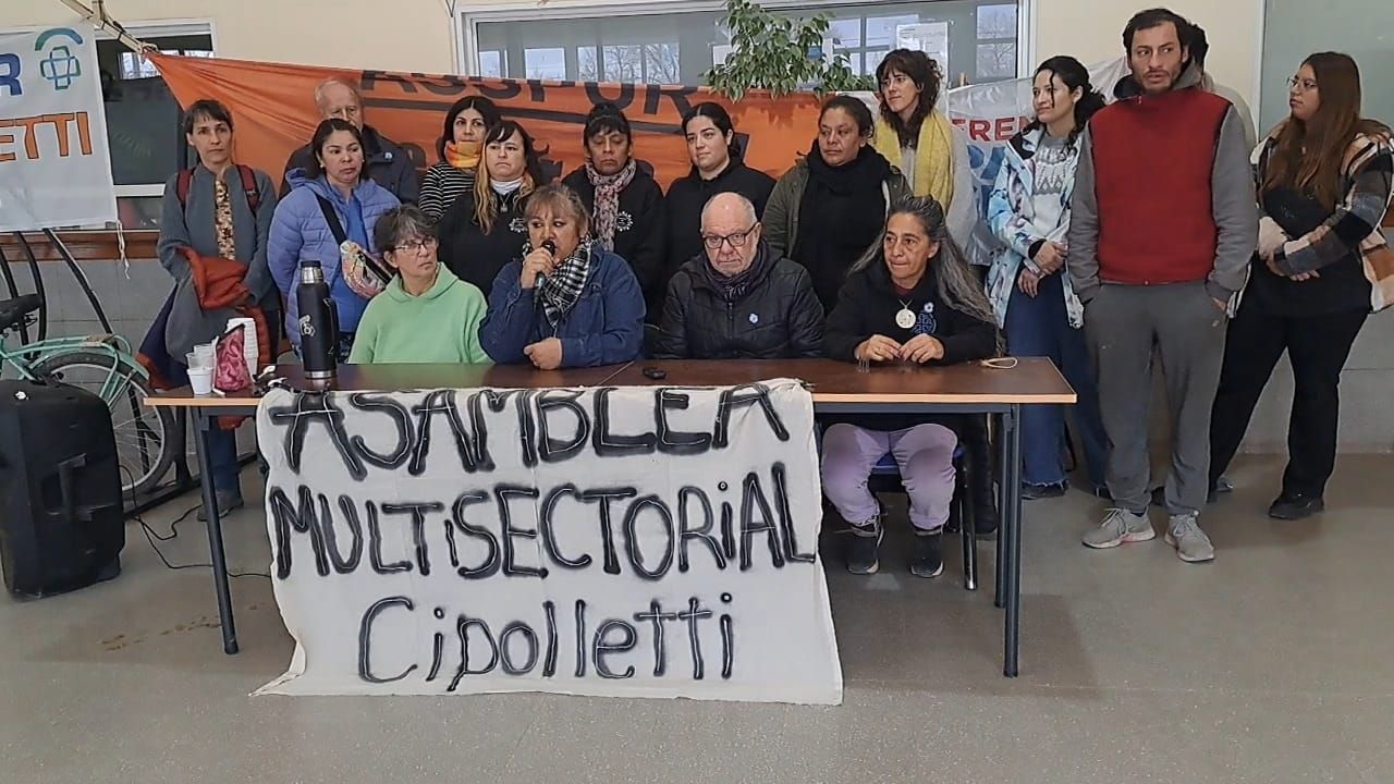 Desde la Asamblea Multisectorial se confirmó la gravedad del caso del joven arrastrado por una máquina vial y se armó un extenso listado de críticas y reclamos al Estado porque, para éste, la vida en la pobreza no vale nada.