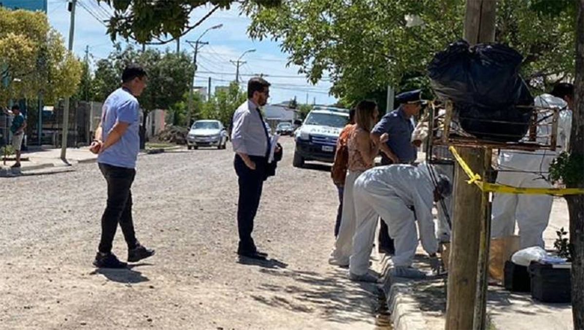 El hombre que fue encontrado muerto en una casa no presentaba signos de violencia