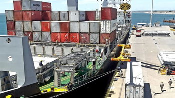 La menor producción de peras y manzanas, sumada al desvío de cargas hacia otros puertos y mercados, profundizó el retroceso de la actividad exportadora. | LMCipolletti.com La menor producción de peras y manzanas, sumada al desvío de cargas hacia otros puertos y mercados, profundizó el retroceso de la actividad exportadora.