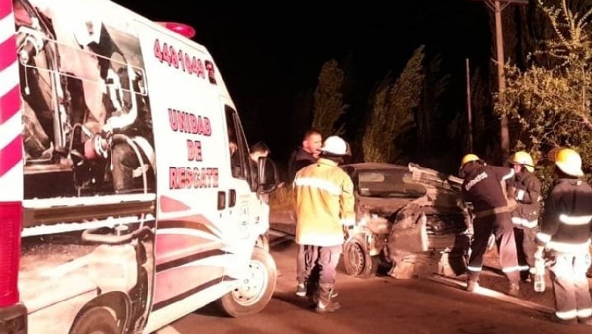 Se salvó de milagro tras perder el control y volcar sobre la Ruta 22