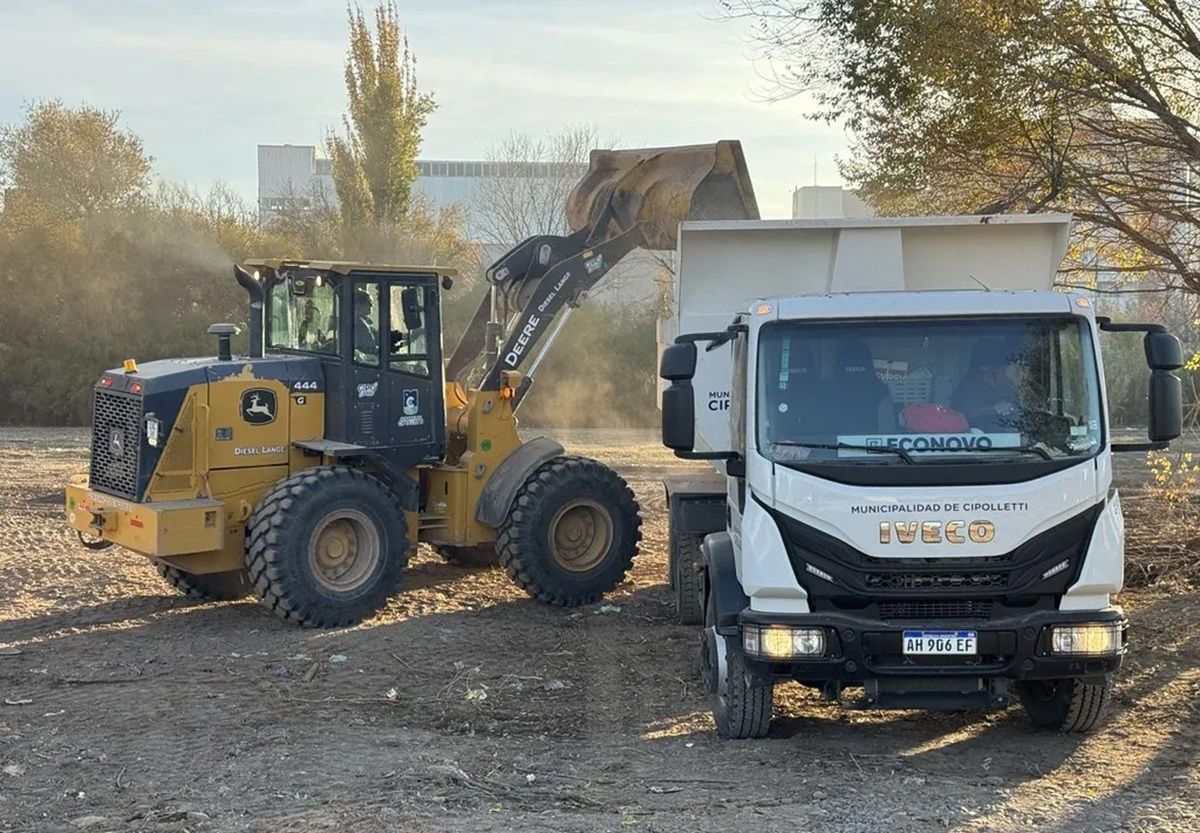 El operativo de limpieza se desarrolla para la futura construcción del Parque Central. Foto: Gentileza.