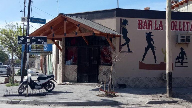 Borracho y desquiciado chocó contra un bar y golpeó a su ex pareja
