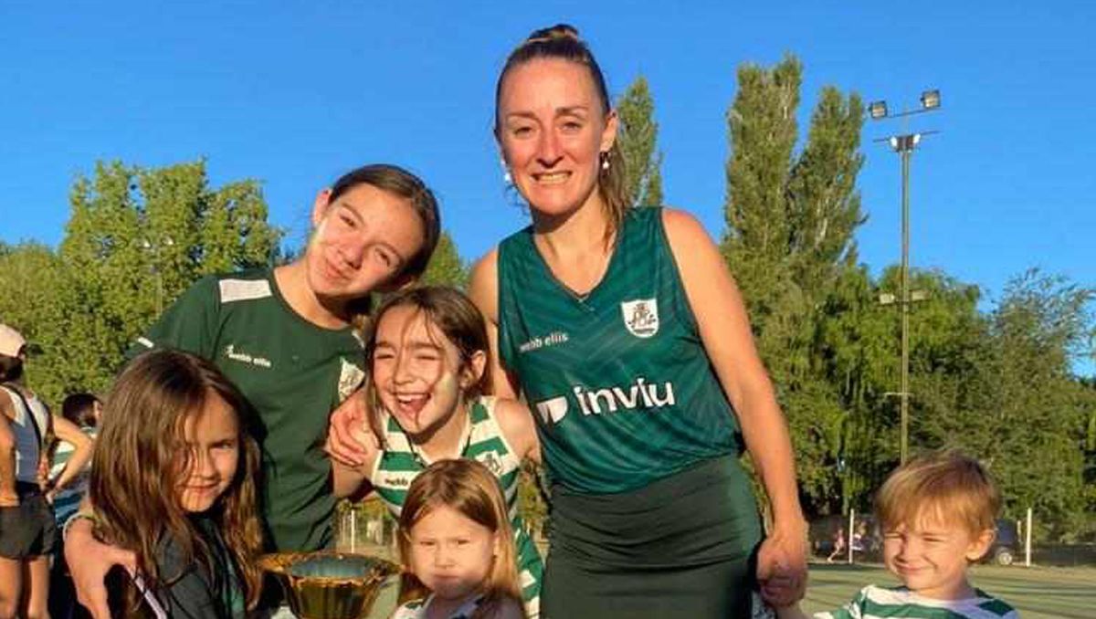 Julia Ginester, junto a su familia en la consagración de Marabunta.