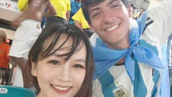 Joven china recorre las canchas argentinas hace más de un año buscando a un argentino