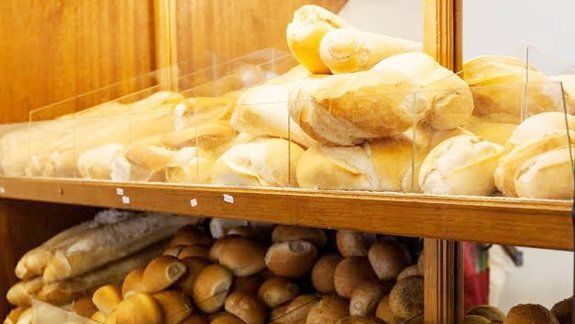 El consumo de pan ha caído en picada. Los panaderos tratan de subsistir.