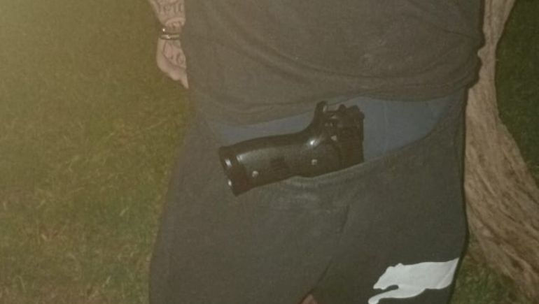 El joven atrapado en el Parque Norte llevaba entre sus ropas una réplica de 9 mm. 