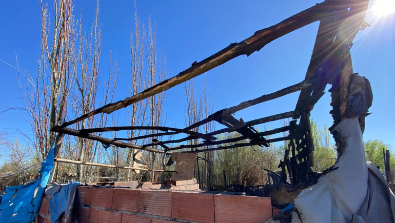 El incendio provocó pérdidas totales para Rubén Vera. 
