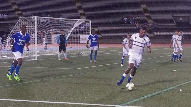 Vergara la rompió en Cipo y en el Rojo. En Honduras salió campeón. Ahora se recupera y hasta hubo un partido a beneficio entre Leyendas de Honduras y sus amigos.