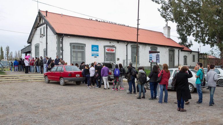Incorporaron un servicio adicional del Tren del Valle por los cortes
