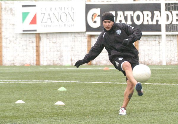 Con Alecha en espera, asoma otro 9