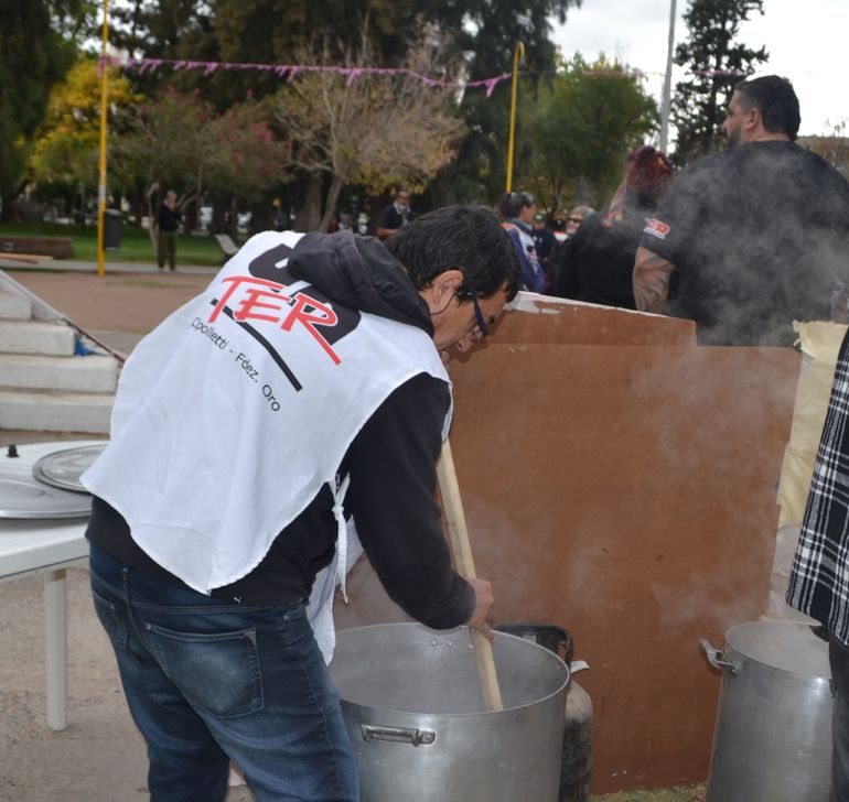 Desde UNTER convocaron a una olla popular en la plaza San Martín en el marco del paro nacional de la CGT.