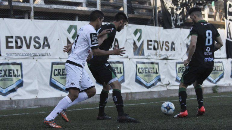 El Albinegro cayó 2-1 ante Villa Mitre en La Visera 