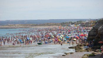 El buen clima es ideal para disfrutar en la playa. A pesar de los pronósticos de lluvia, los próximos días seguirán teniendo altas temperaturas.