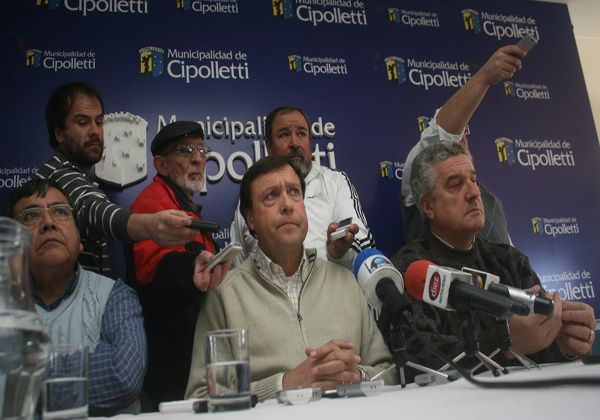 Para Weretilneck la provincia “debe tomar nota” que fue el blanco del atentado