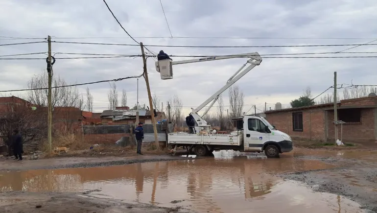 Los montos a pagar que no paran de subir en las facturas de la electricidad preocupan a los usuarios de los barrios populares, de Las Perlas y de distintos sectores.