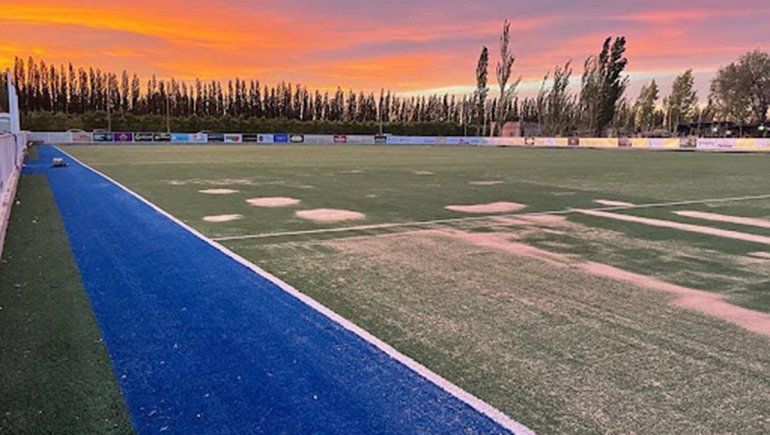 Dos leonas inaugurarán una cancha de hockey en Villa Regina