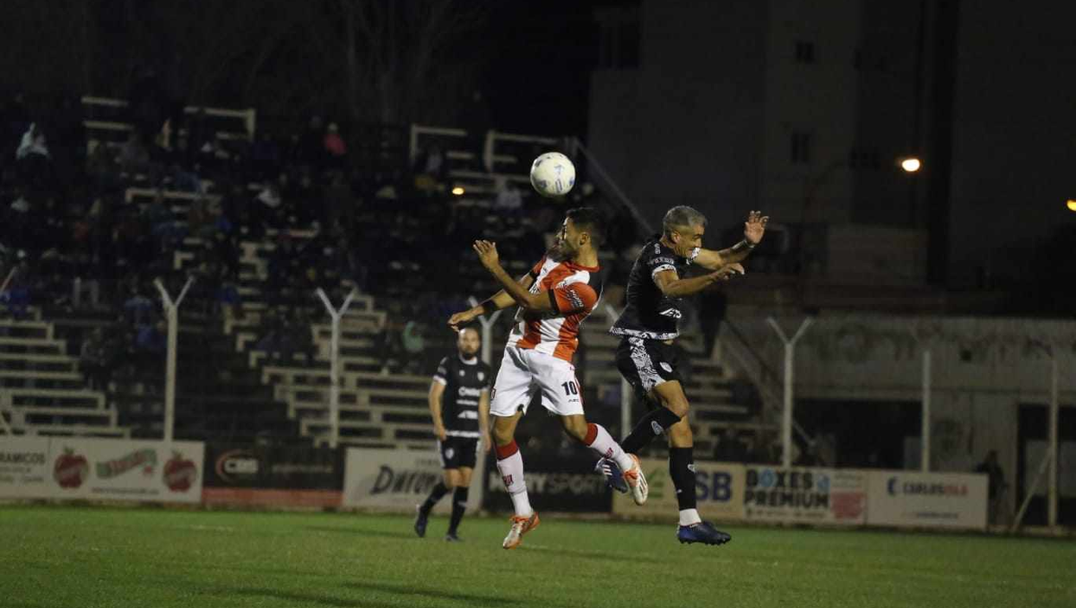 Manuel Berra cumplió una buena tarea en la mitad de la cancha. Fotos: Omar Novoa&nbsp;