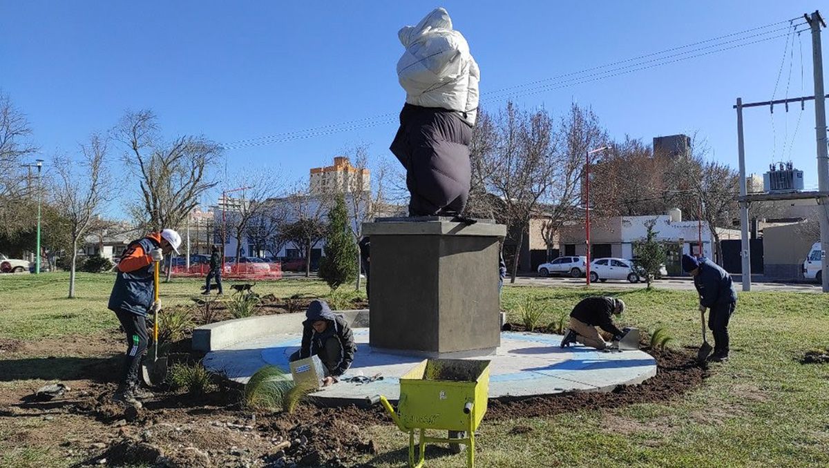 Inauguran un emotivo memorial construido por un interno del penal cipoleño