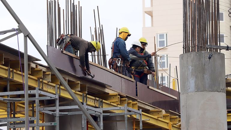 UOCRA: los trabajadores reciben un aumento en octubre 2025 y así quedó la escala salarial de la construcción