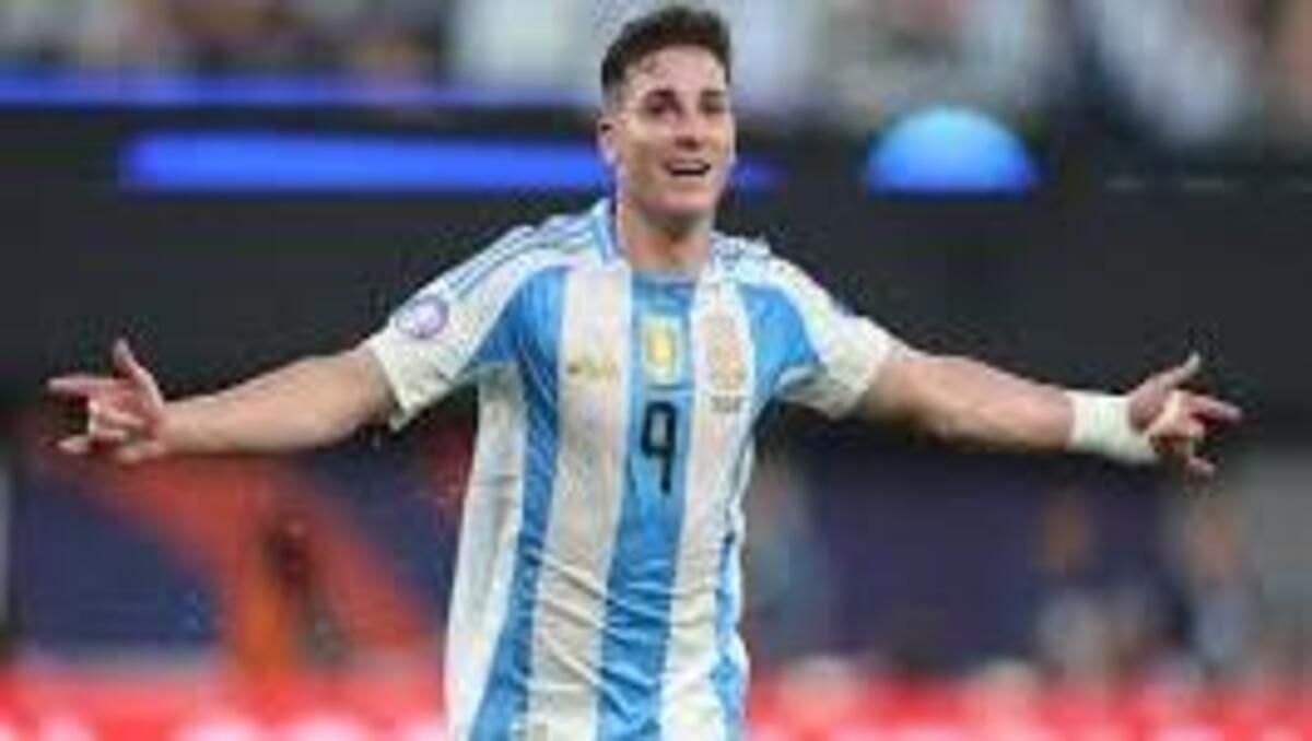 Julián Álvarez, el campeón del mundo que llegó para reforzar a la Selección sub 23 de Mascherano, hará dupla de ataque con Luciano Gondou.