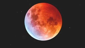 esta noche se podra ver el eclipse parcial de super luna: hora del espectaculo celestial