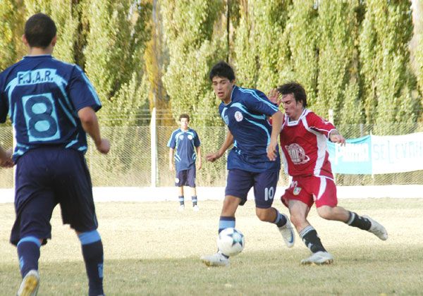 Pillmatun, invicto y líder de la Liga