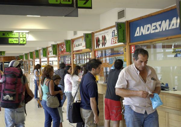 Alta demanda de pasajes por el fin de semana largo