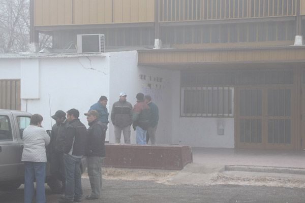 Productores mantienen la toma de la Secretaría de Fruticultura