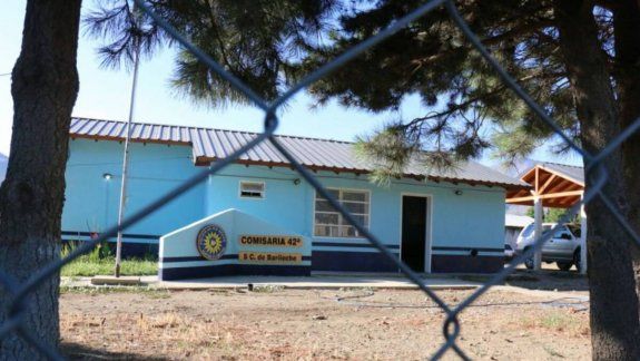 Bariloche: un policía le disparó a otro en una comisaría
