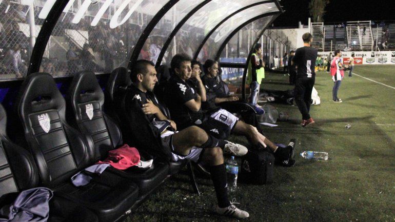 &nbsp;A Farías le acomodaron el hombro en el mismo vestuario de La Visera.