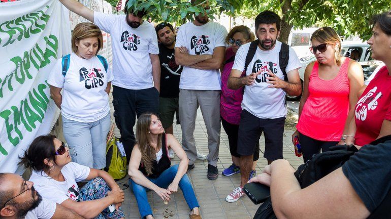 Cientos de docentes se movilizaron por las calles cipoleñas e impidieron