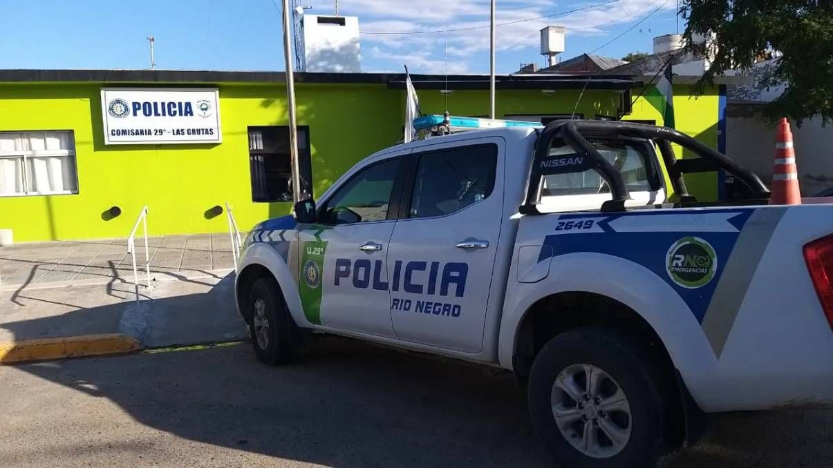Policías de Las Grutas atraparon a una mujer de Códroba que quedó imputada por robar autos. Quedó libre con pautas a cumplir el su lugar de residencia.&nbsp;