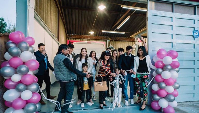 La familia de Sandra y Luis, el día de la inauguración de la fábrica de Motorhome.