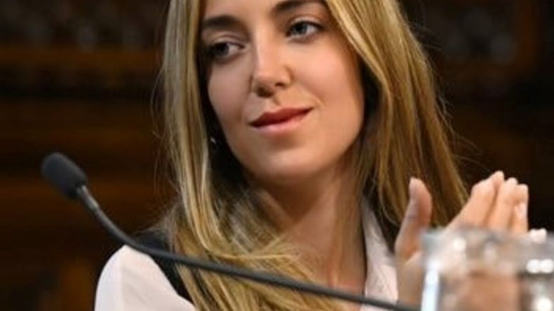 Renunció una funcionaria por las coimas en el ANDIS: encontraron USD 700 mil en su casa | LMCipolletti.com Renunció una funcionaria por las coimas en el ANDIS: encontraron USD 700 mil en su casa