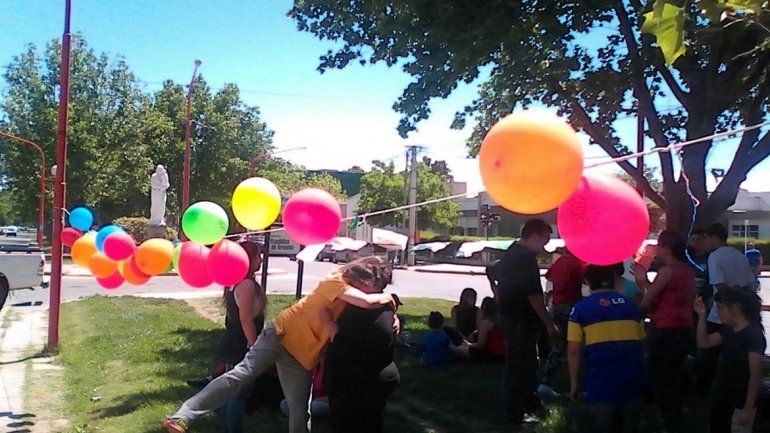 Hicieron un festival artístico frente al edificio